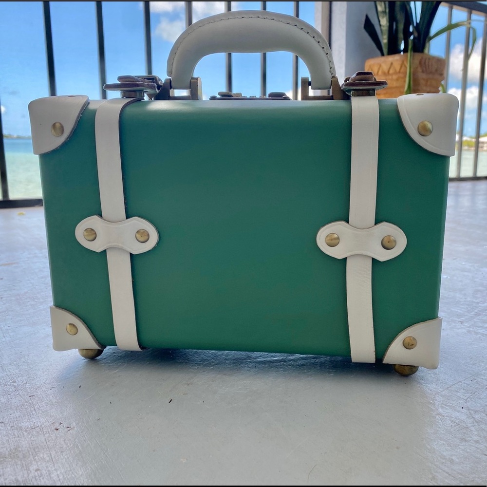 Streamline Luggage Correspondent Mint White Vanity